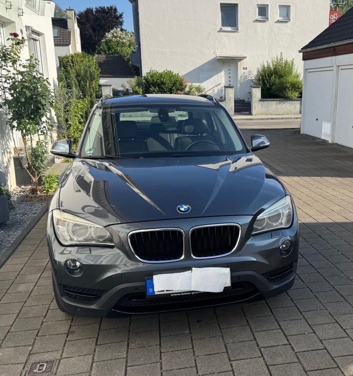 Grau Gebraucht 2012 BMW X1 Sport Line SUV | 7.900 € (Guter Preis) - Bild 1/4