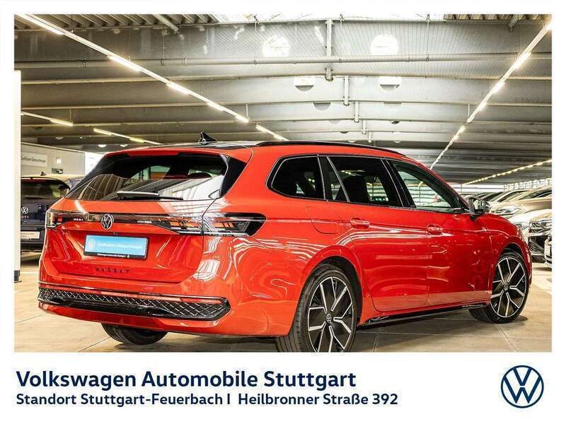 Gebraucht VW Passat R-line 150 PS (110 kW) 2024 Chilirot metallic/grenadillsch Kombi