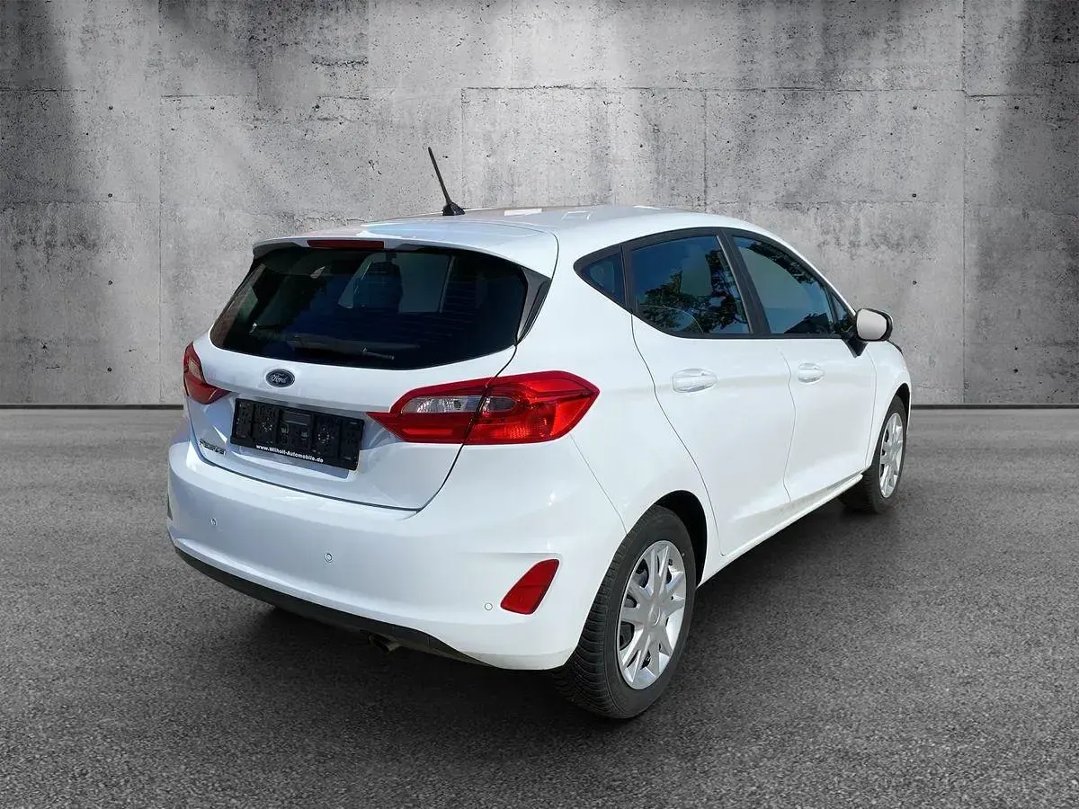 Gebraucht Ford Fiesta 101 PS (74 kW) 2018 Frostweiß Kleinwagen