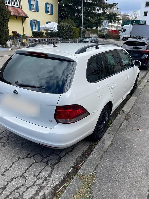 Gebraucht VW Golf VI 102 PS (75 kW) 2010 Weiß Kleinwagen