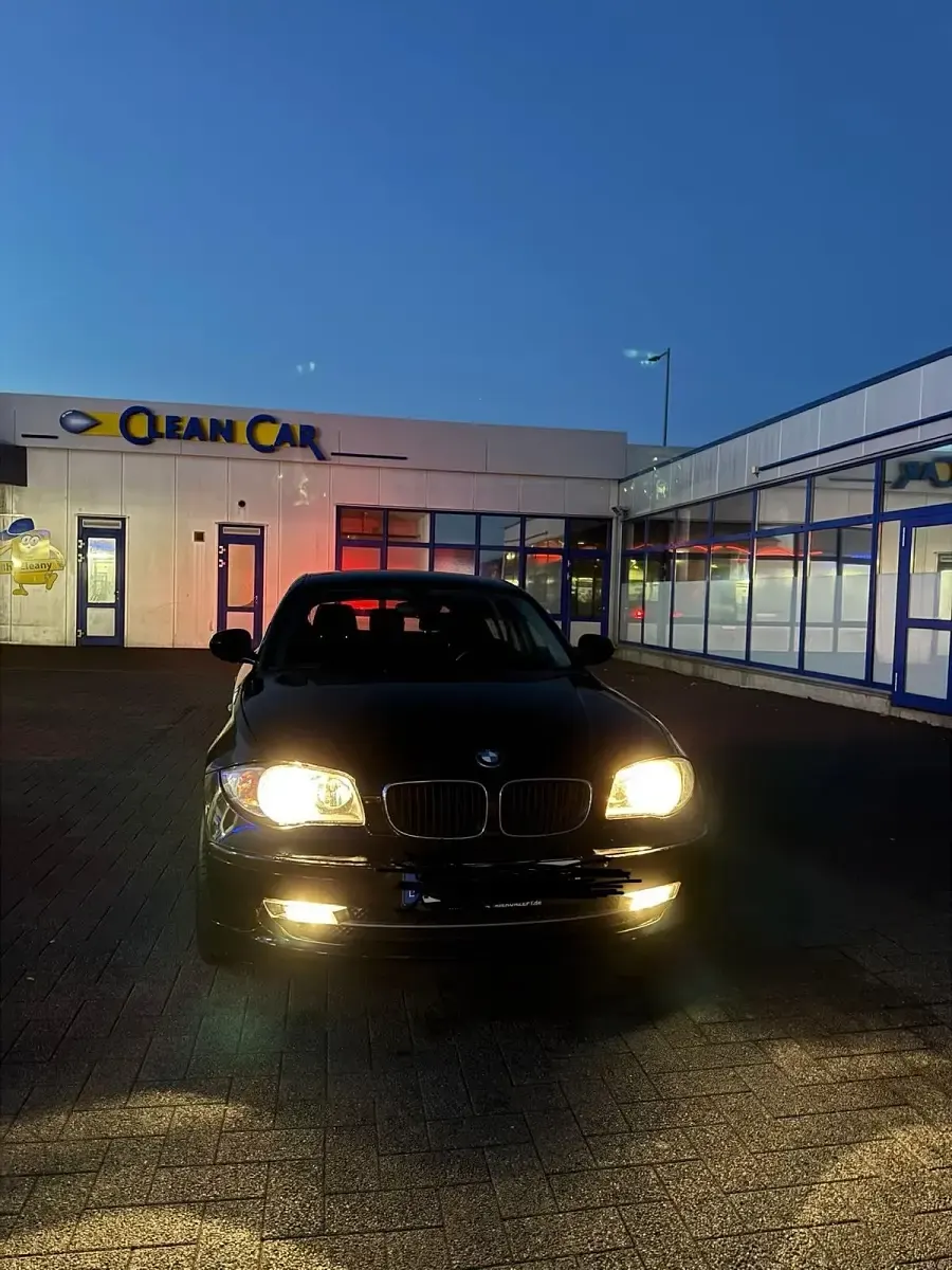 Gebraucht BMW 116 122 PS (89 kW) 2010 Schwarz Kleinwagen