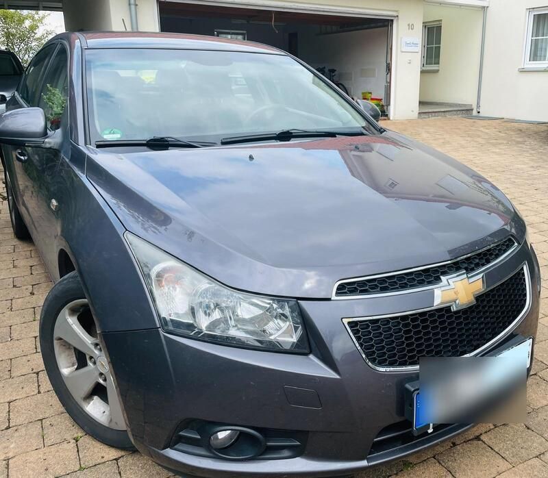Grau Gebraucht 2011 Chevrolet Cruze LT Limousine | 3.700 € (Etwas zu teuer) - Bild 1/4