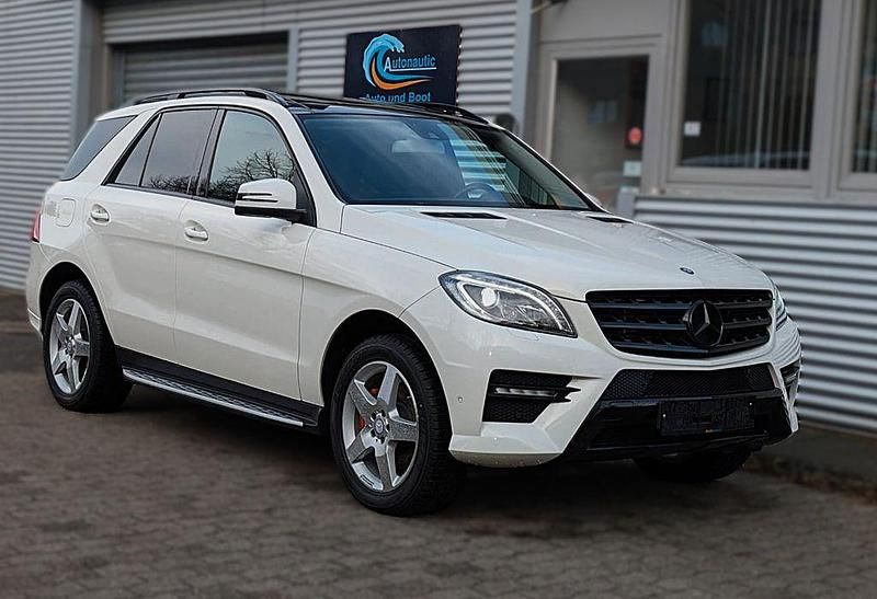 Weiß Gebraucht 2013 Mercedes ML350 AMG SUV | 22.600 € (Fairer Preis) - Bild 1/4