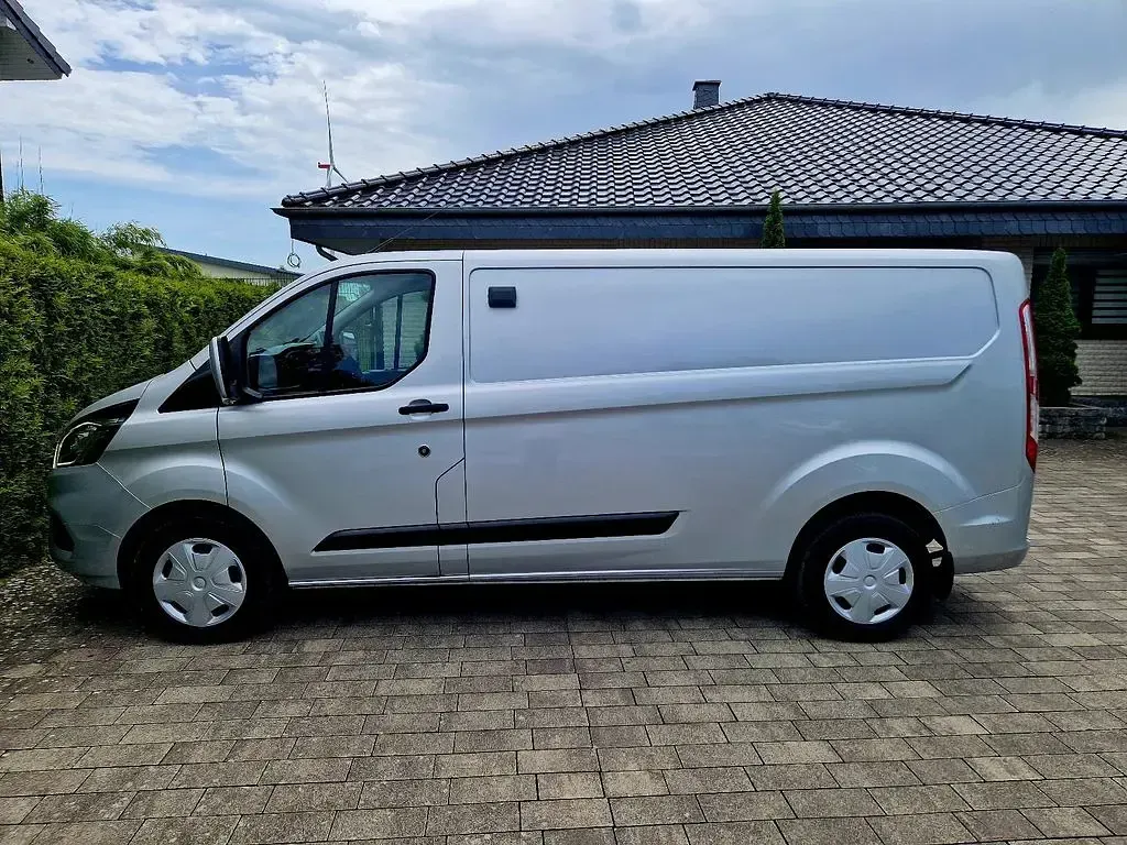 Gebraucht Ford Transit Custom 131 PS (96 kW) 2023 Silber Van / Kleinbus