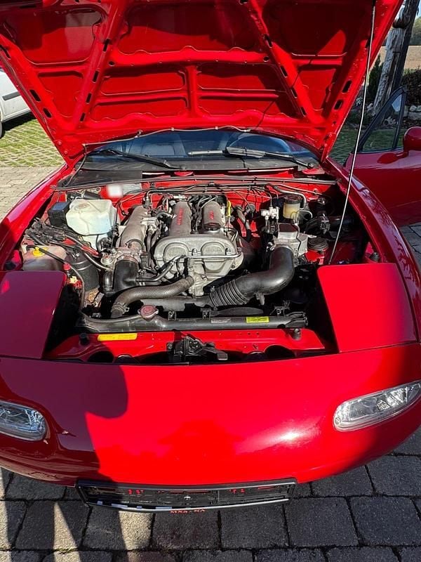 Second-hand Mazda MX5 115 CP (84 kW) 1990 Roșu Cabrio