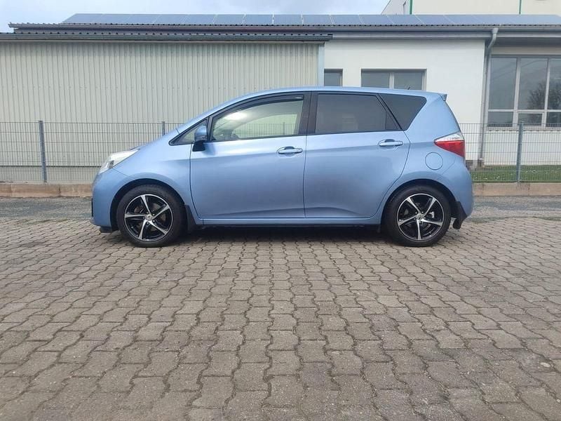 Blau Gebraucht 2012 Toyota Verso-S Club Van / Kleinbus | 9.350 € (Teuer) - Bild 1/4