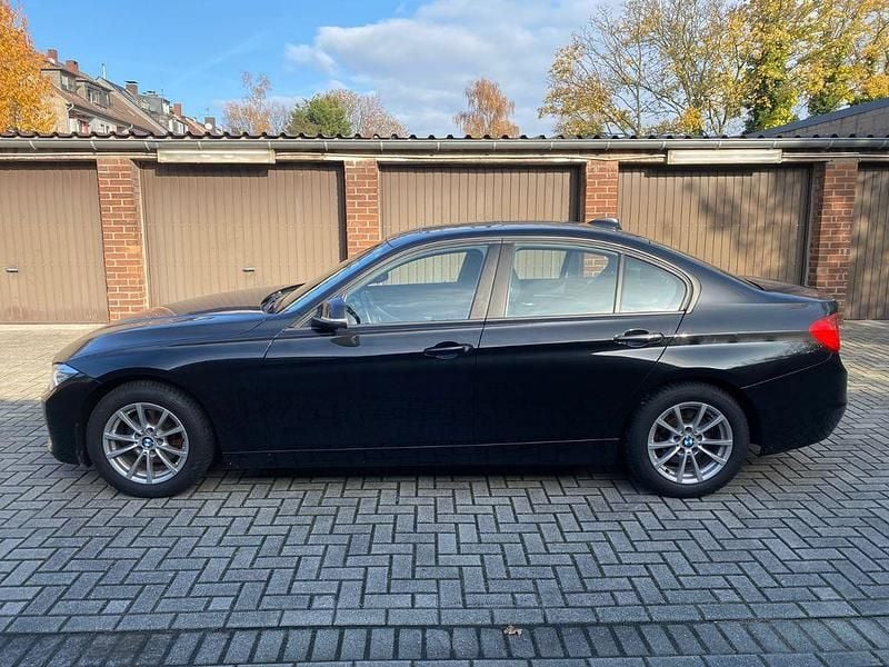 Schwarz Gebraucht 2013 BMW 316 Performance Limousine | 14.800 € (Fairer Preis) - Bild 1/4