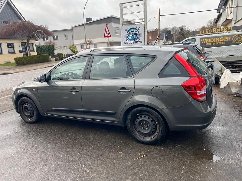 Gebraucht Kia Ceed 115 PS (84 kW) 2012 Braun Kleinwagen