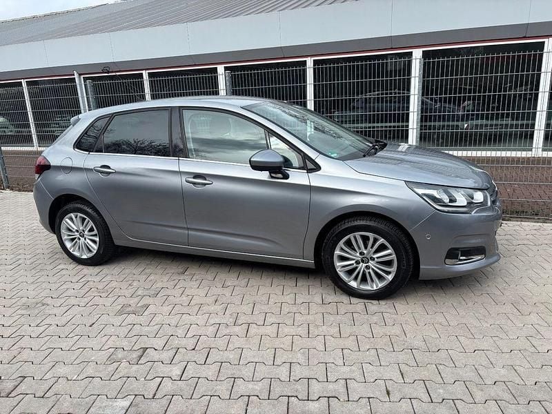 Używany Citroën C4 SELECTION 99 KM (72 kW) 2017 Srebrny Sedan/Limuzyna