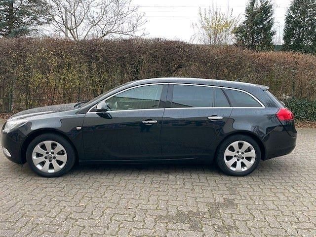 Gebraucht Opel Insignia Innovation 140 PS (102 kW) 2011 Schwarz Kombi