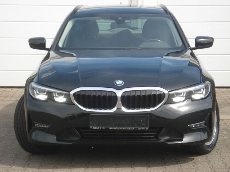 Schwarz Gebraucht 2022 BMW 318 Sport Line Kombi | 16.000 € (Superpreis) - Bild 1/4