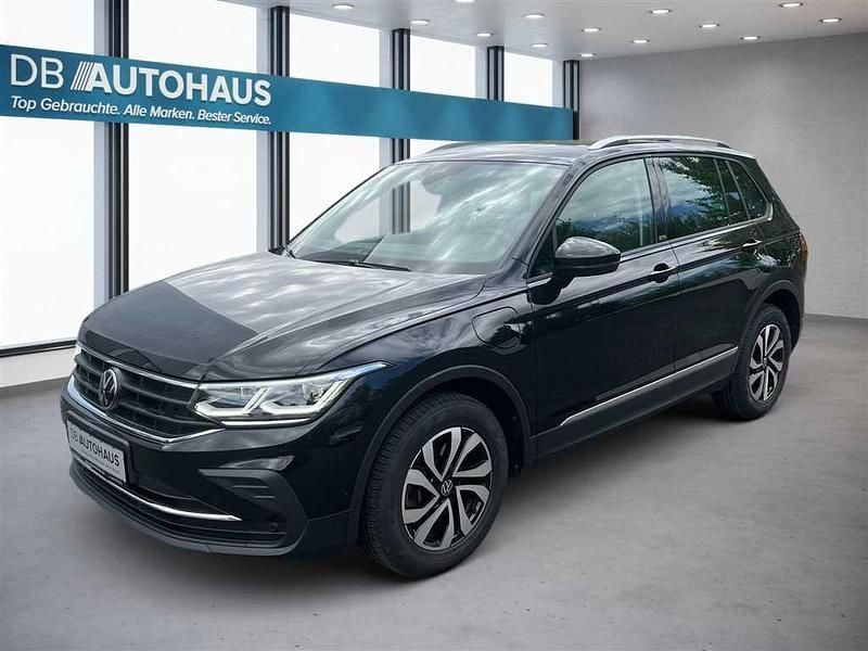 Schwarz Gebraucht 2023 VW Tiguan Active SUV | 28.930 € (Superpreis) - Bild 1/4