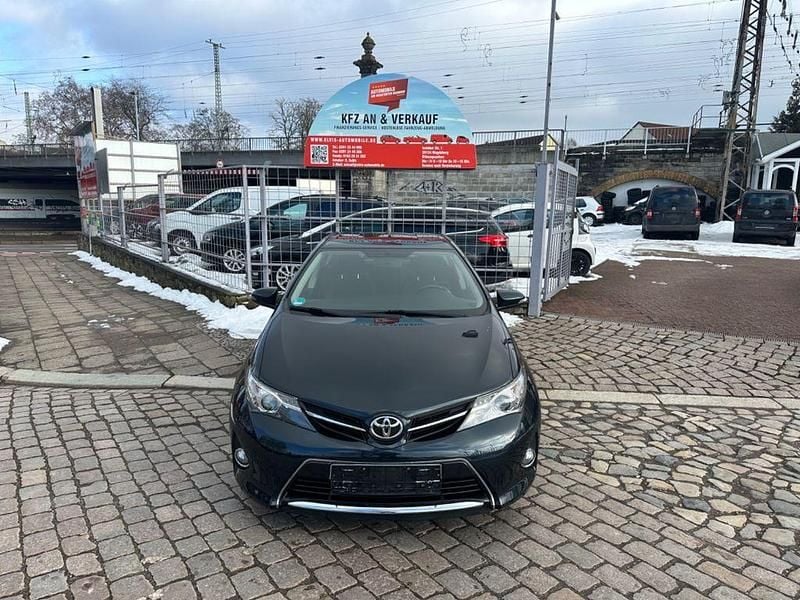 Gebraucht Toyota Auris Comfort 132 PS (97 kW) 2014 Schwarz Limousine