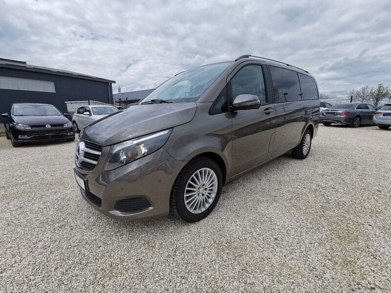 Grau Gebraucht 2015 Mercedes V220 Edition Van / Kleinbus | 23.980 € (Guter Preis) - Bild 1/4