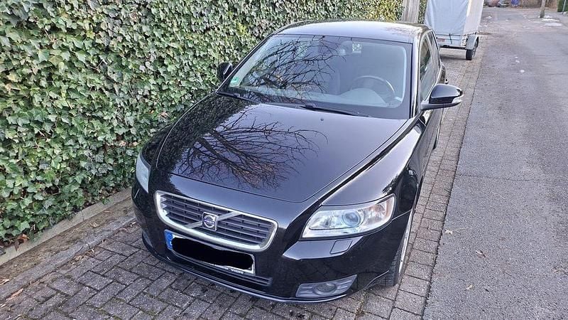 Schwarz Gebraucht 2010 Volvo V50 Momentum Kombi | 3.250 € (Fairer Preis) - Bild 1/4