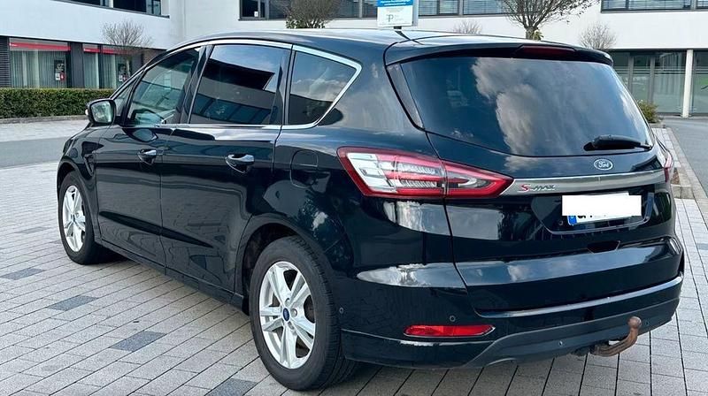 Gebraucht Ford S-MAX Titanium 150 PS (110 kW) 2017 Schwarz Van / Kleinbus