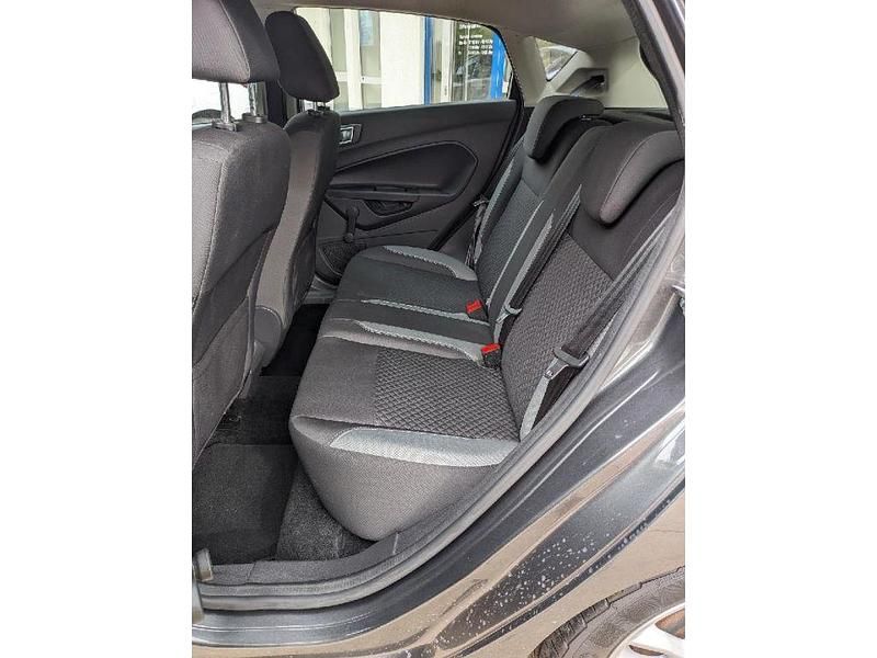 Gebraucht Ford Fiesta Celebration 101 PS (74 kW) 2016 Magneticgrau (metallic) Kleinwagen