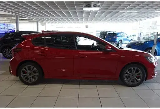 Gebraucht Ford Focus ST-Line 125 PS (91 kW) 2024 Rot Limousine