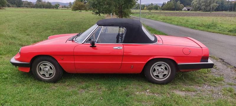 Gebraucht Alfa Romeo Spider 126 PS (92 kW) 1986 Rot Cabrio