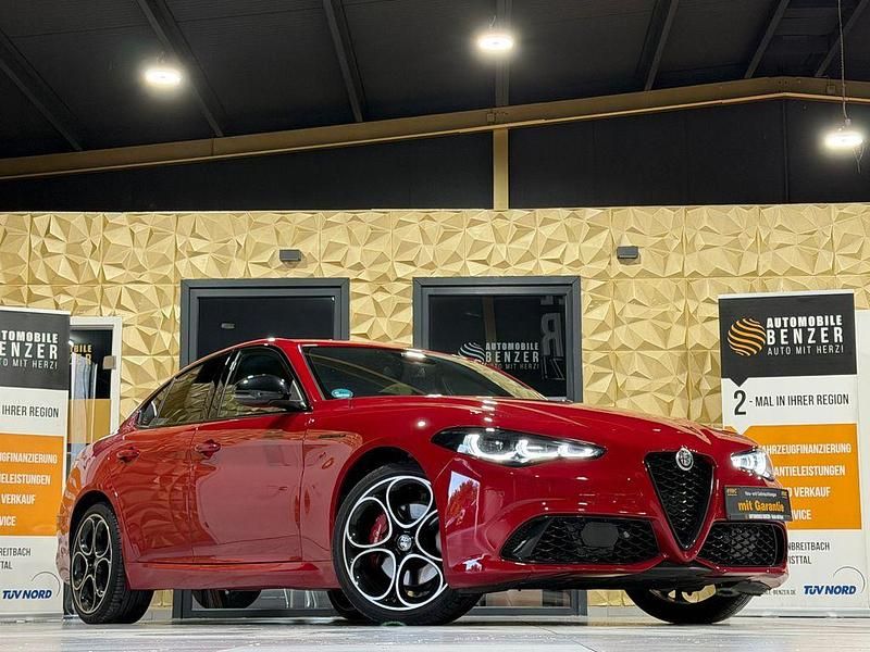 Rot Gebraucht 2023 Alfa Romeo Giulia Competizione Limousine | 34.999 € (Fairer Preis) - Bild 1/4