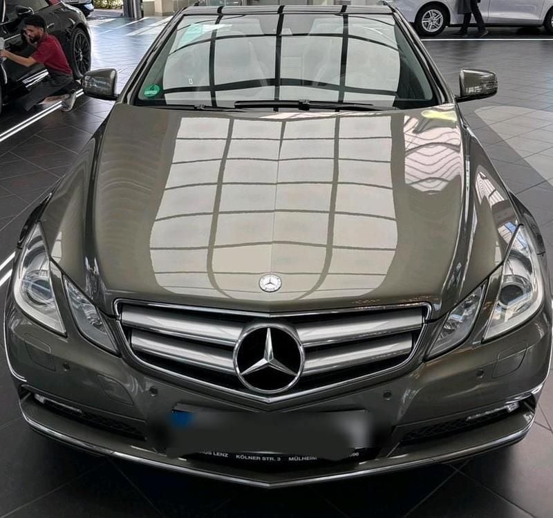 Grau Gebraucht 2010 Mercedes E350 Cabrio | 12.500 € (Fairer Preis) - Bild 1/4