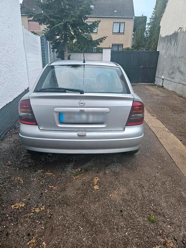 Silber Gebraucht 2003 Opel Astra Limousine | 1.000 € (Guter Preis) - Bild 1/4