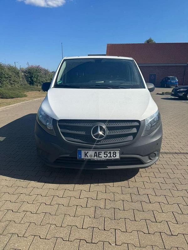 Weiß Gebraucht 2017 Mercedes Vito Van / Kleinbus | 12.490 € (Superpreis) - Bild 1/4