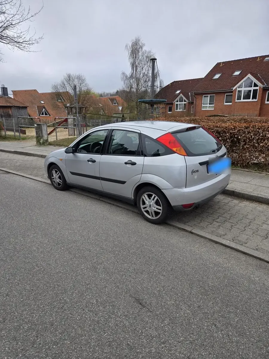 Second-hand Ford Focus 100 CP (73 kW) 2002 Argintiu Hatchback