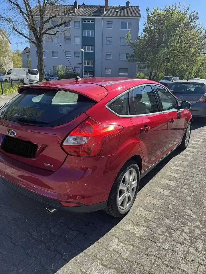 Gebraucht Ford Focus Titanium 150 PS (110 kW) 2013 Rot Kleinwagen