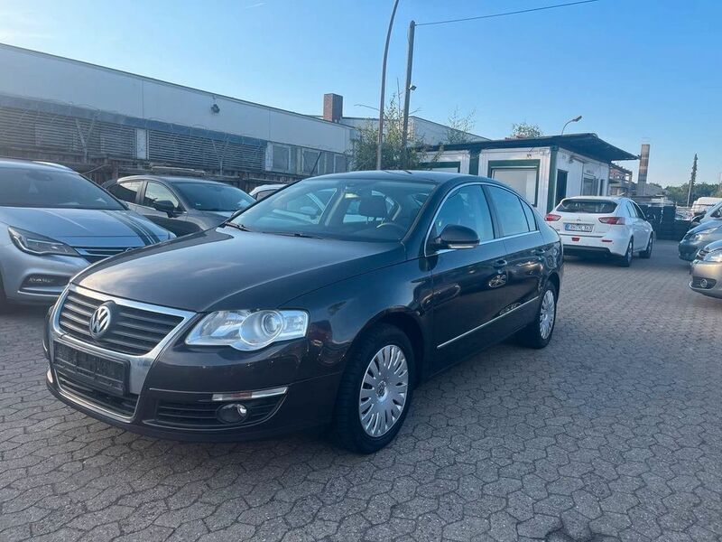 Grau Gebraucht 2009 VW Passat Comfortline Limousine | 4.590 € (Fairer Preis) - Bild 1/4
