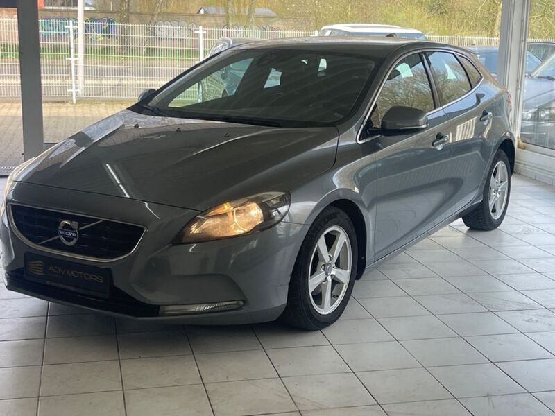 Grau Gebraucht 2014 Volvo V40 Momentum Kombi | 6.000 € (Guter Preis) - Bild 1/4