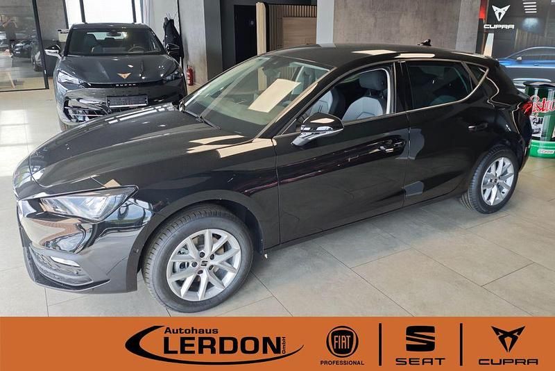 Schwarz Neu 2025 Seat Leon Limousine | 31.970 € (Etwas zu teuer) - Bild 1/4
