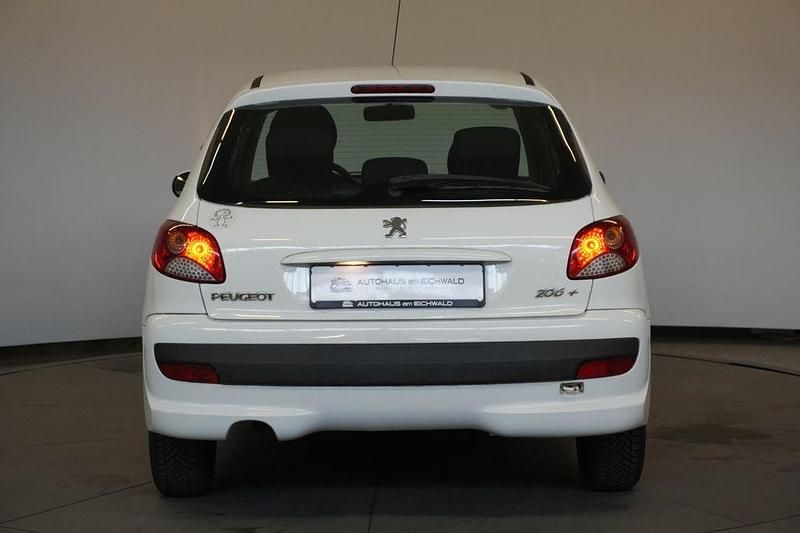 Gebraucht Peugeot 206+ Basis 75 PS (55 kW) 2009 Weiß Kleinwagen