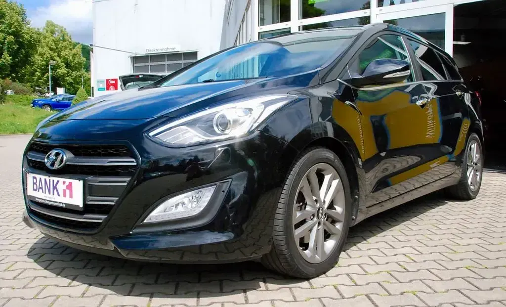 Gebraucht Hyundai i30 Premium 136 PS (100 kW) 2016 Schwarz Kombi