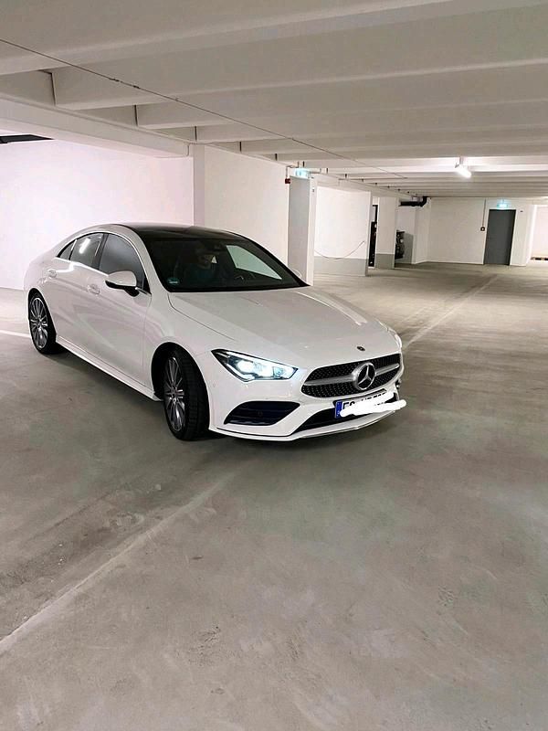 Weiß Gebraucht 2021 Mercedes CLA200 AMG line Coupé | 29.800 € (Fairer Preis) - Bild 1/4