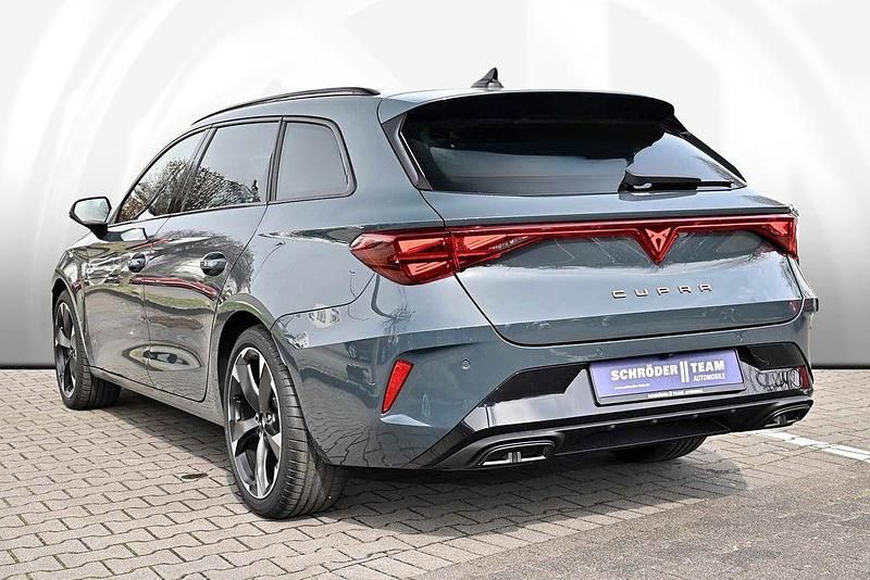 Neu Cupra Leon 150 PS (110 kW) 2026 Blau Limousine