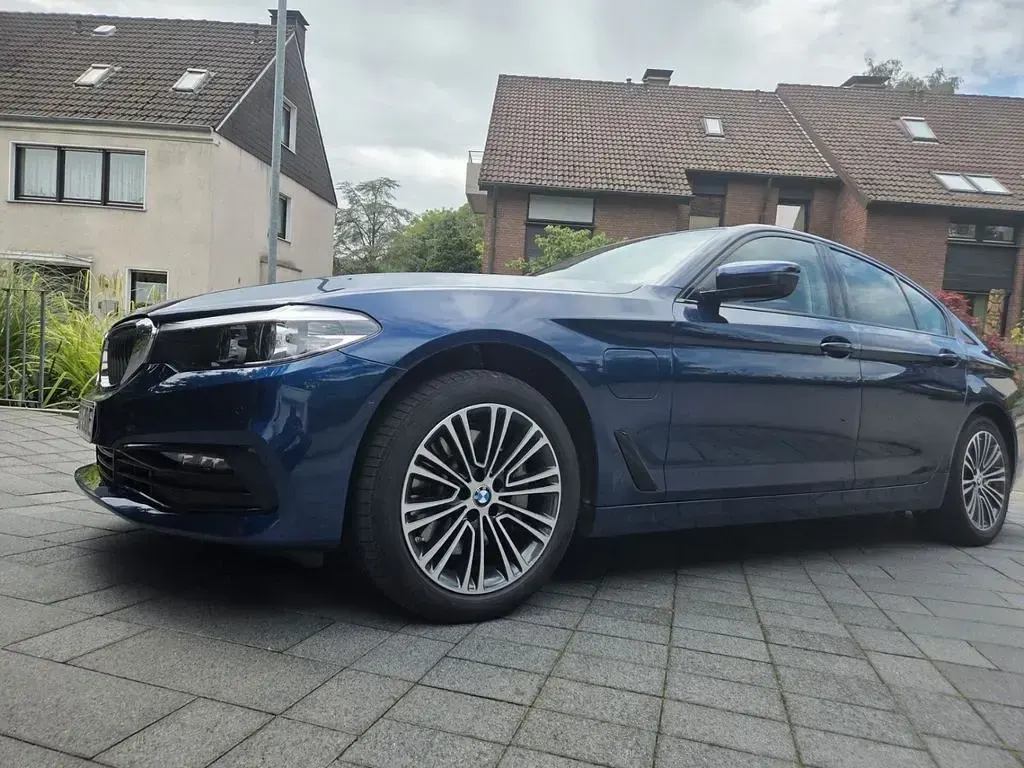 Gebraucht BMW 530e Sport Line 252 PS (185 kW) 2020 Blau Limousine