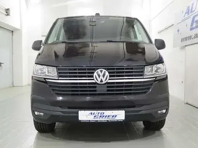 Używany VW Multivan Family 150 KM (110 kW) 2022 Czarny Minivan