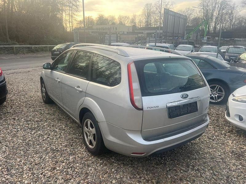 Gebraucht Ford Focus Titanium 125 PS (91 kW) 2008 Silber Limousine