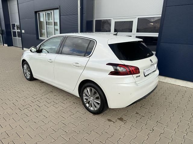 Gebraucht Peugeot 308 Allure 131 PS (96 kW) 2021 Perlmutt weiß perleffekt (metallic) Limousine