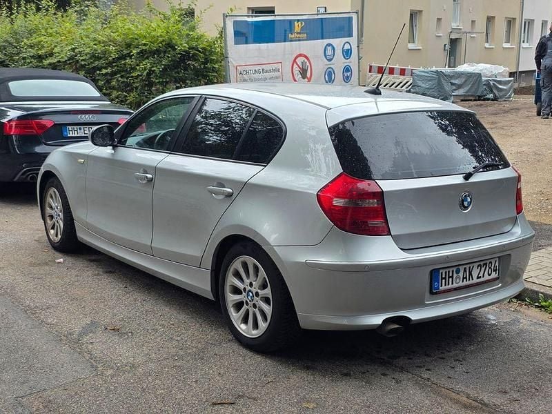 Silber Gebraucht 2010 BMW 116 Kleinwagen | 3.990 € (Fairer Preis) - Bild 1/4