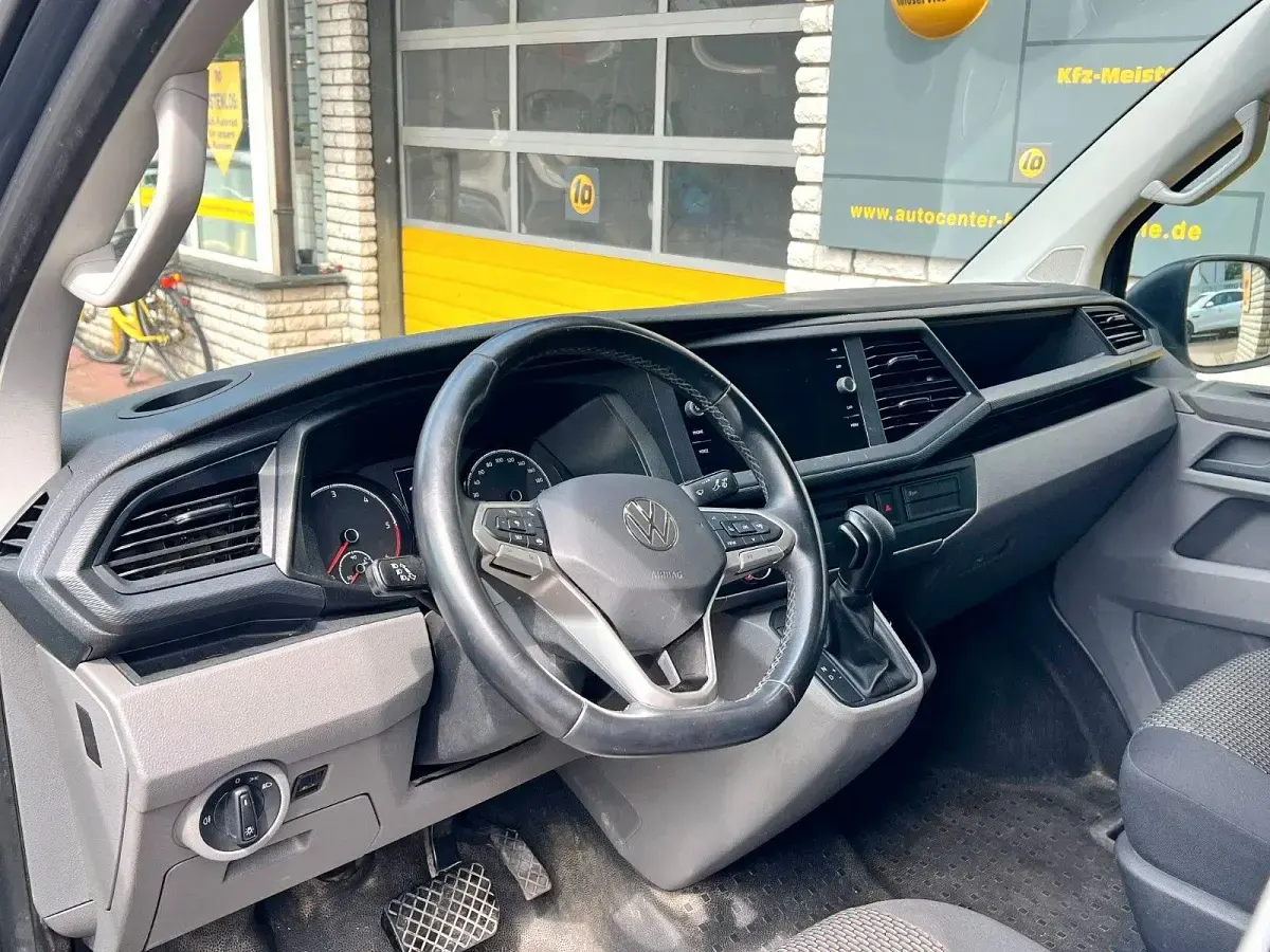 Gebraucht VW Transporter 150 PS (110 kW) 2022 Grau Van