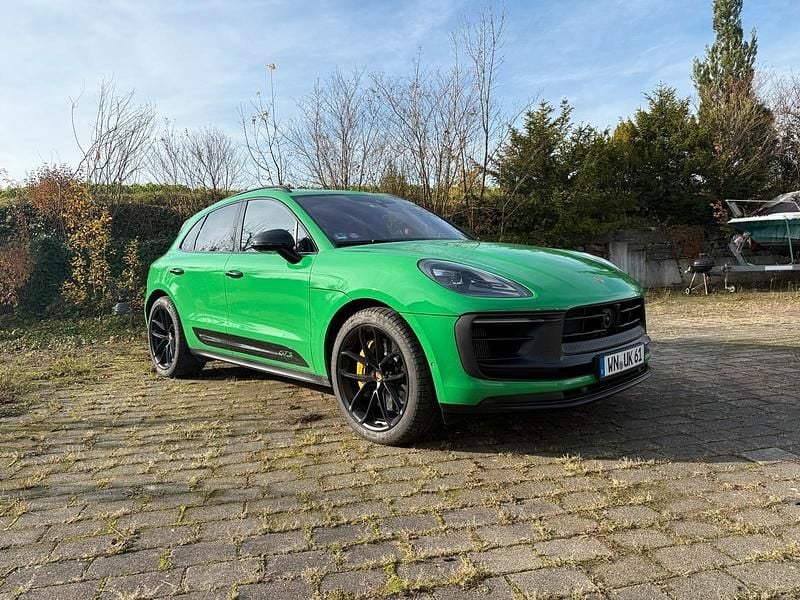 Grün Gebraucht 2021 Porsche Macan GTS SUV | 83.900 € - Bild 1/4