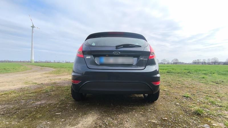 Gebraucht Ford Fiesta 60 PS (44 kW) 2010 Grau Kleinwagen