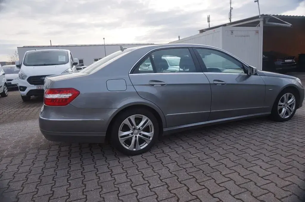 Gebraucht Mercedes E220 170 PS (125 kW) 2011 Silber Limousine