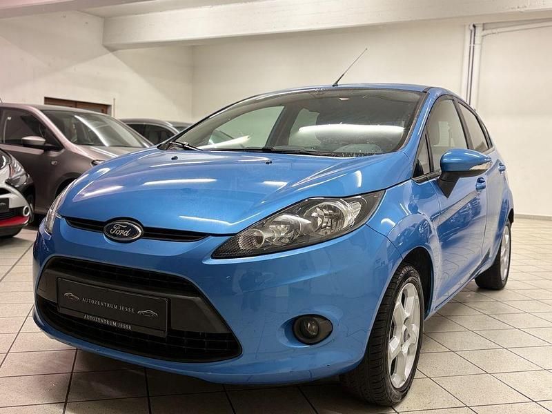 Gebraucht Ford Fiesta Titanium 97 PS (71 kW) 2011 Blau Kleinwagen