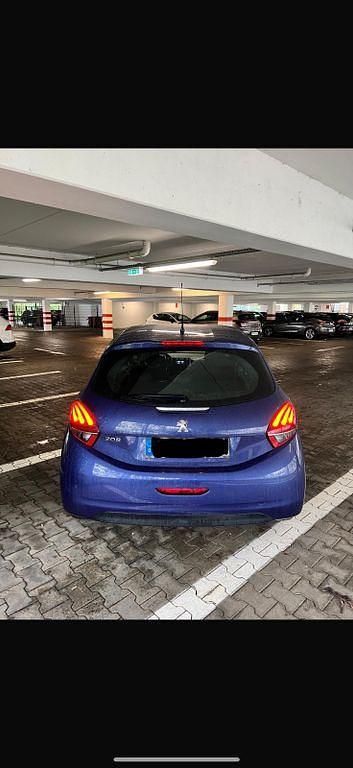 Blau Gebraucht 2016 Peugeot 208 Allure Kleinwagen | 5.200 € (Guter Preis) - Bild 1/3