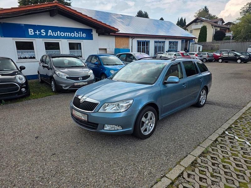 Blau Gebraucht 2010 Skoda Octavia Elegance Kombi | 7.999 € (Guter Preis) - Bild 1/3