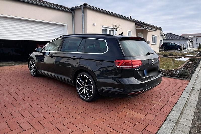 Gebraucht VW Passat Highline 150 PS (110 kW) 2018 Schwarz Kombi
