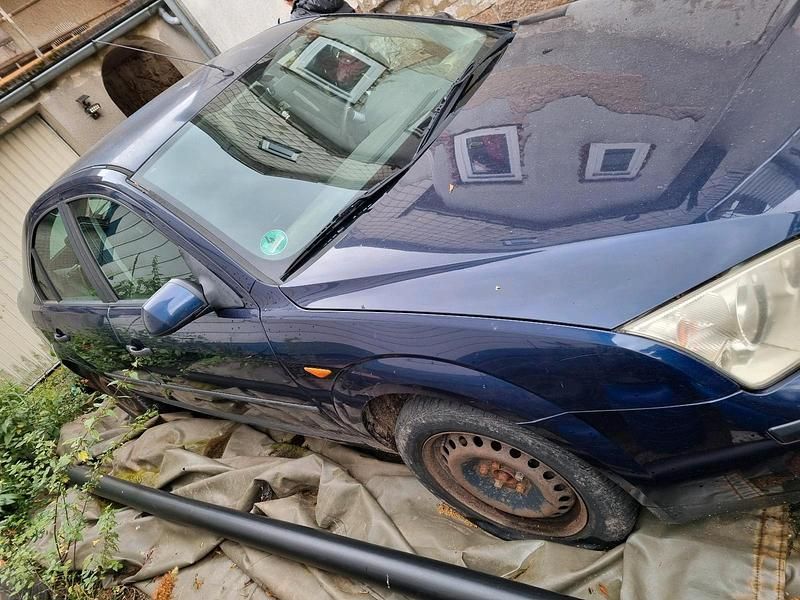 Blau Gebraucht 2001 Ford Mondeo Limousine | 400 € - Bild 1/4